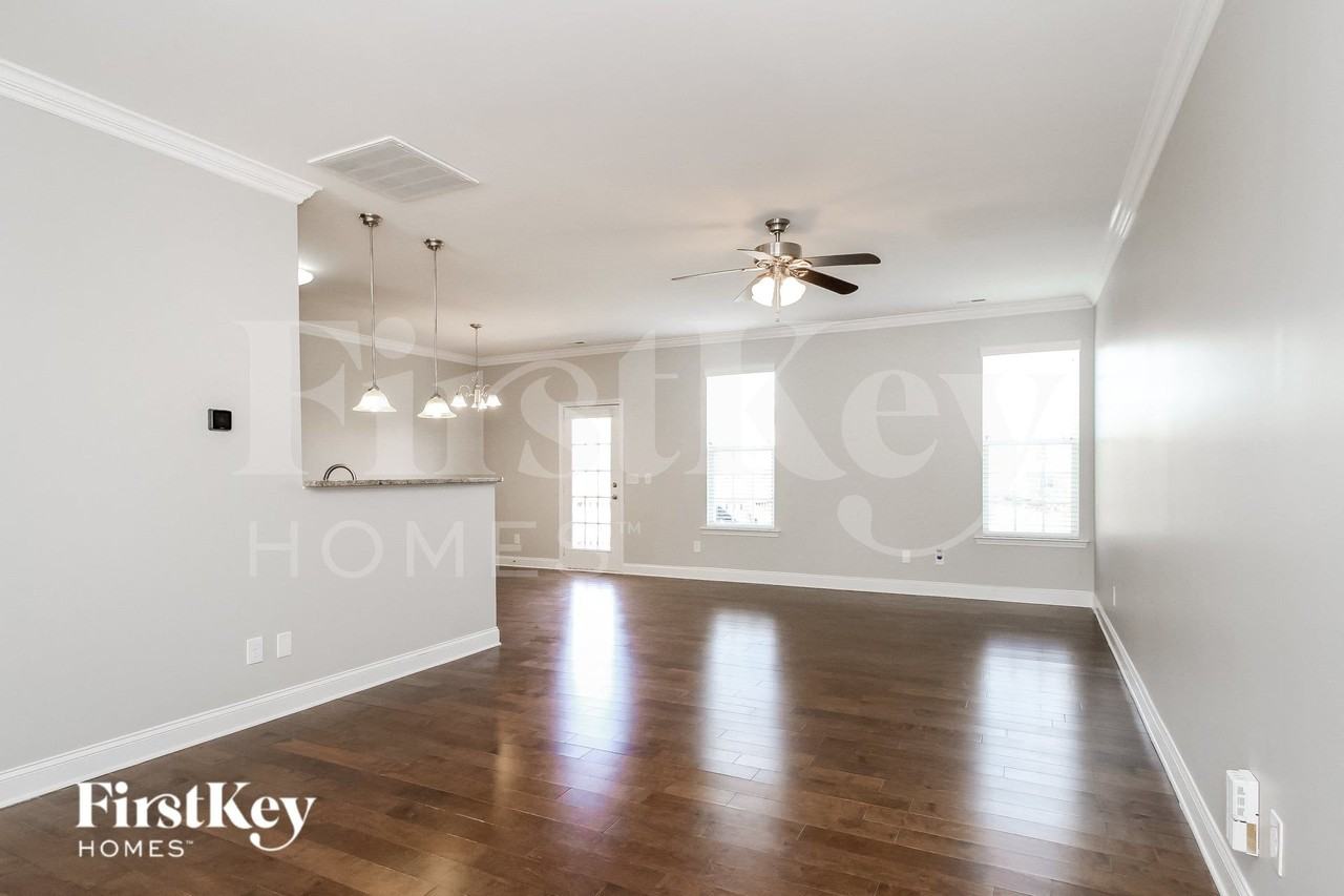 1643 Ashmead Ln - Photo 4 of 15