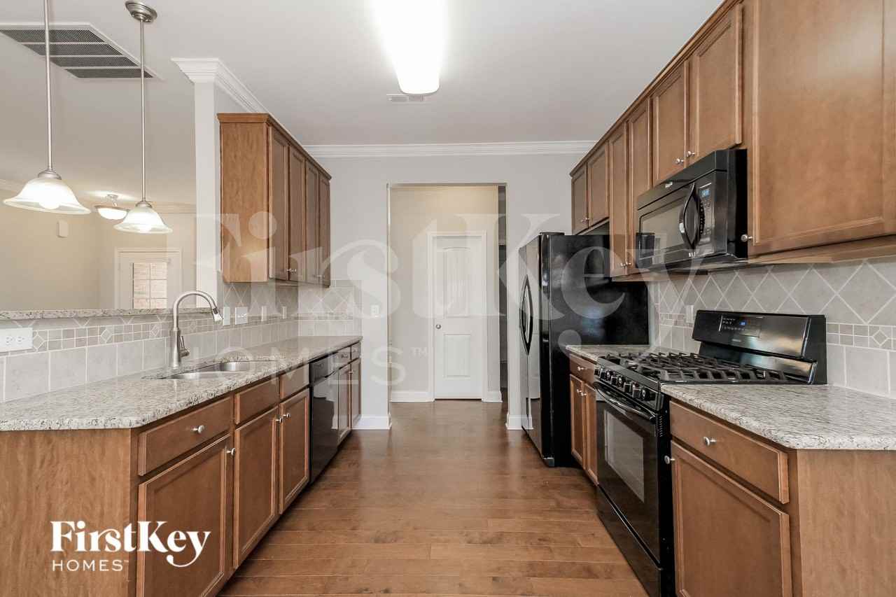 1643 Ashmead Ln - Photo 5 of 15