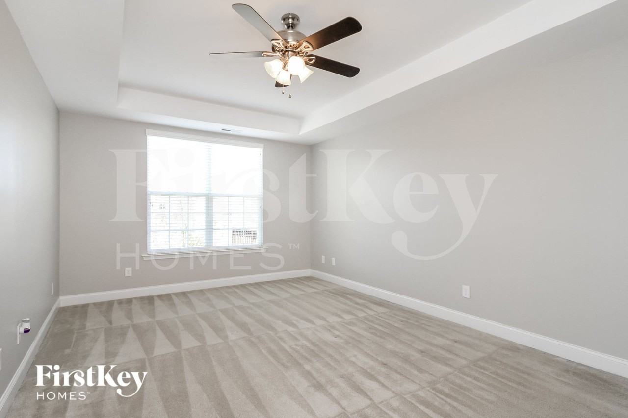 1643 Ashmead Ln - Photo 6 of 15