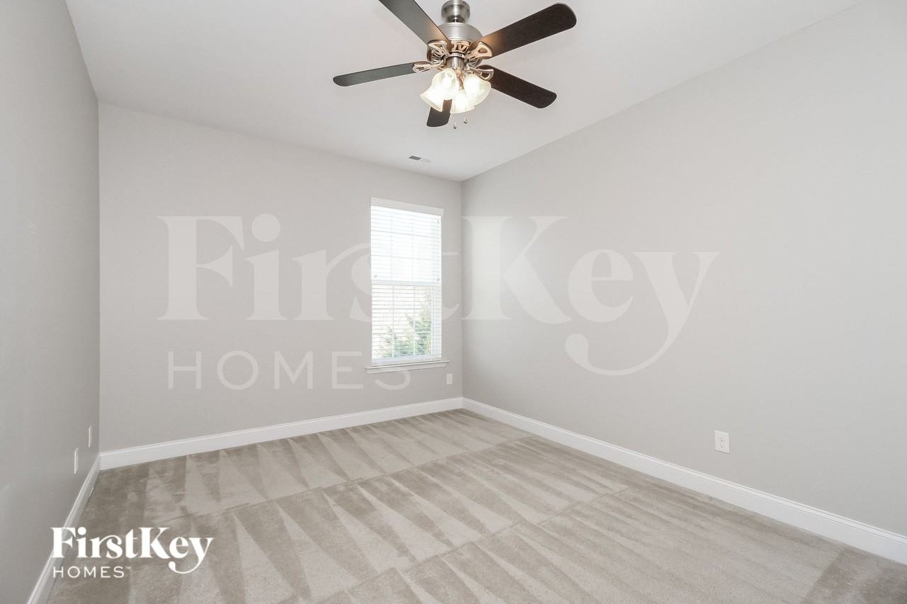 1643 Ashmead Ln - Photo 7 of 15
