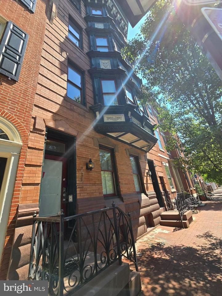 231 Pine St #1 - Photo 2 of 22