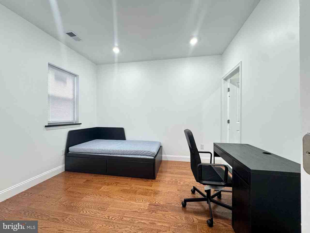 3825 Lancaster Ave #2 - Photo 4 of 9