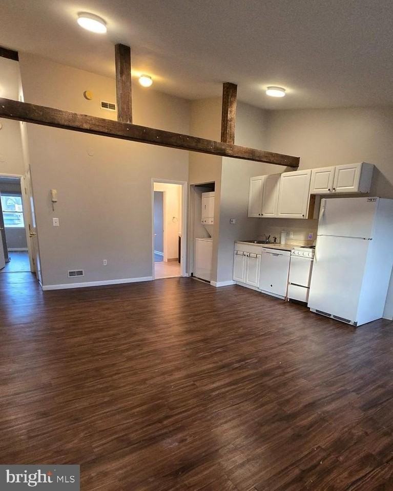 4303 Main St #3 - Photo 3 of 11