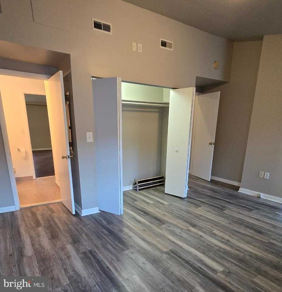 4303 Main St #3 - Photo 7 of 11