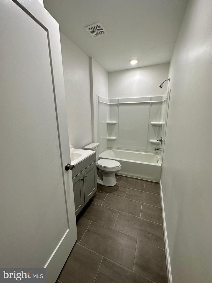 4224 Brown St #2ndFL - Photo 5 of 19