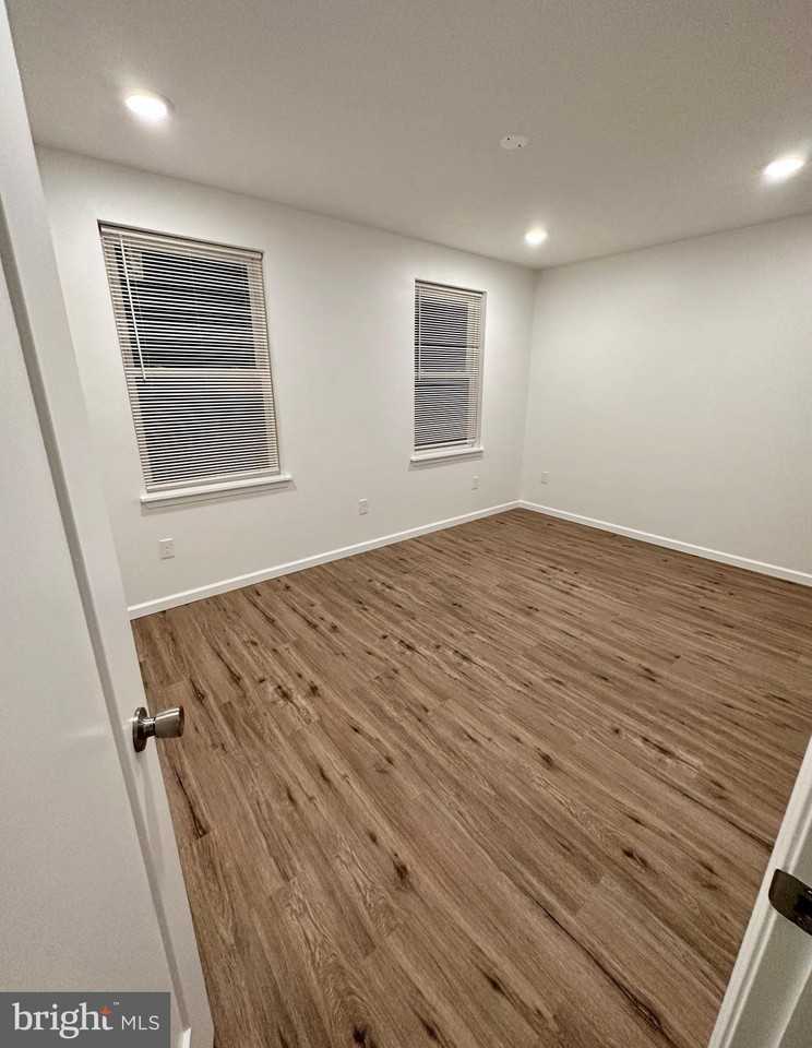 4224 Brown St #2ndFL - Photo 7 of 19