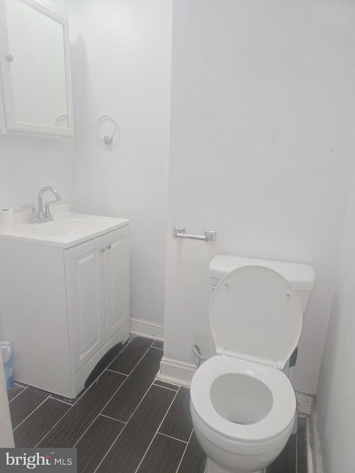 5538 Delancey St - Photo 7 of 8
