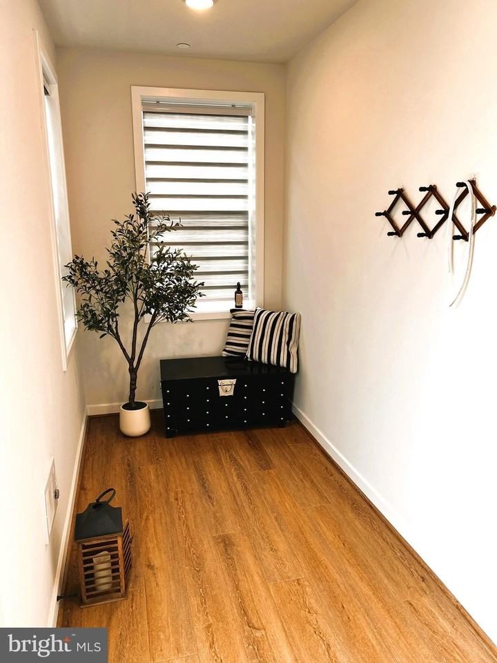 4989 Eisenhower Ave - Photo 4 of 43
