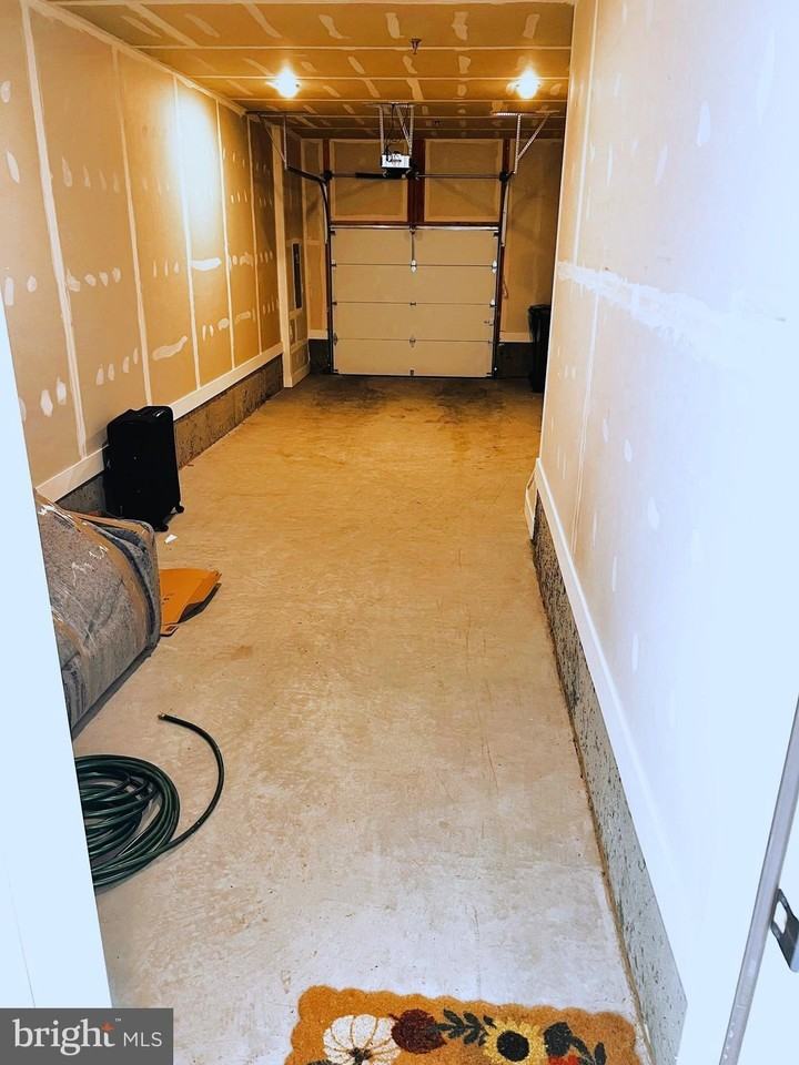 4989 Eisenhower Ave - Photo 5 of 43