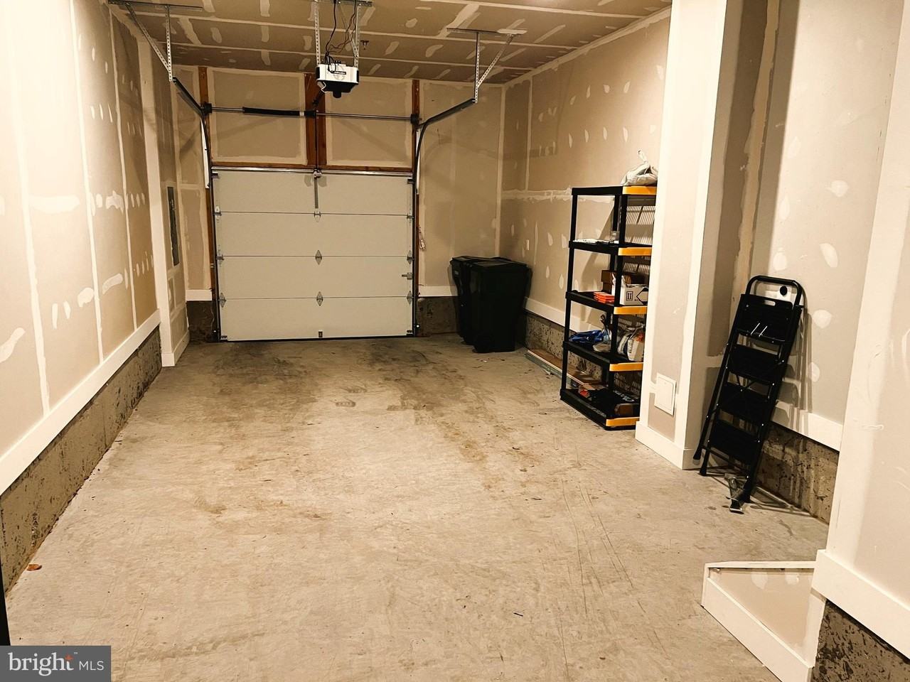 4989 Eisenhower Ave - Photo 6 of 43