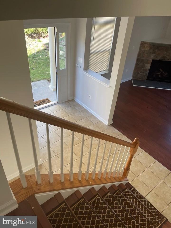 314 Kintyre Ln - Photo 3 of 32