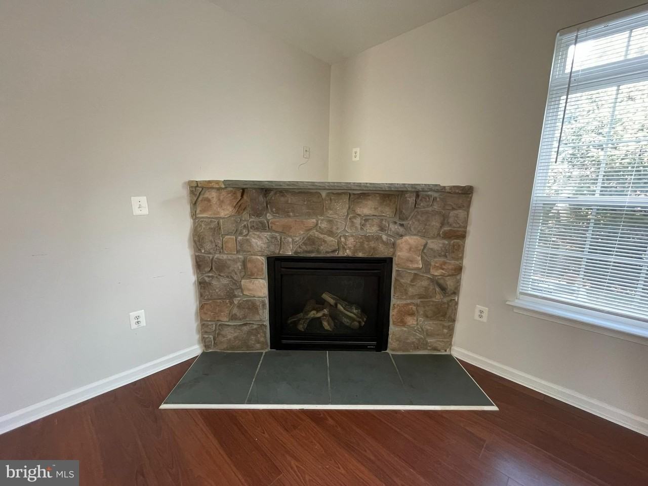 314 Kintyre Ln - Photo 7 of 32