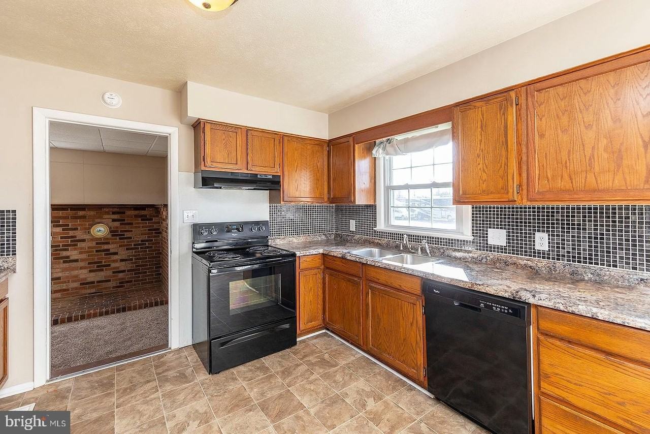 120 Meadowlark Ln - Photo 6 of 35