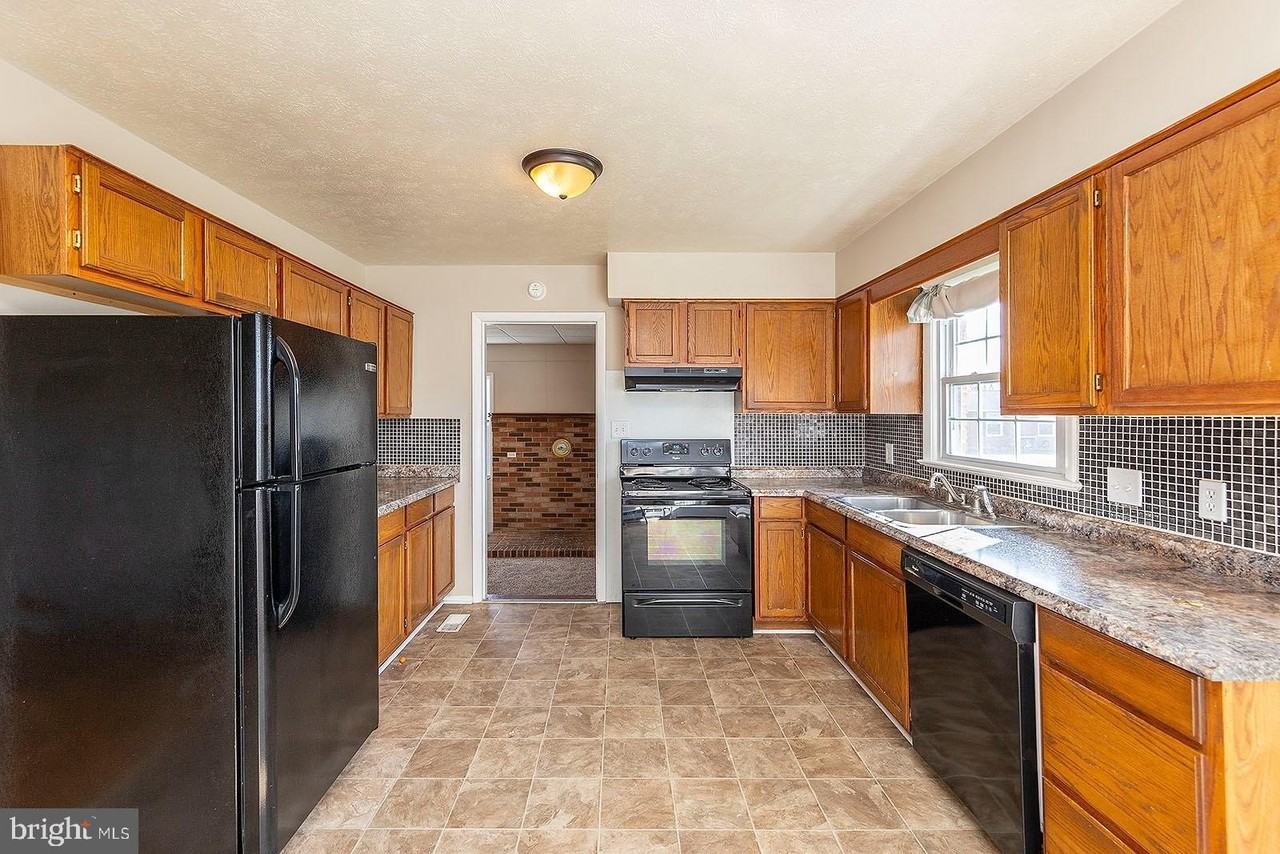 120 Meadowlark Ln - Photo 7 of 35