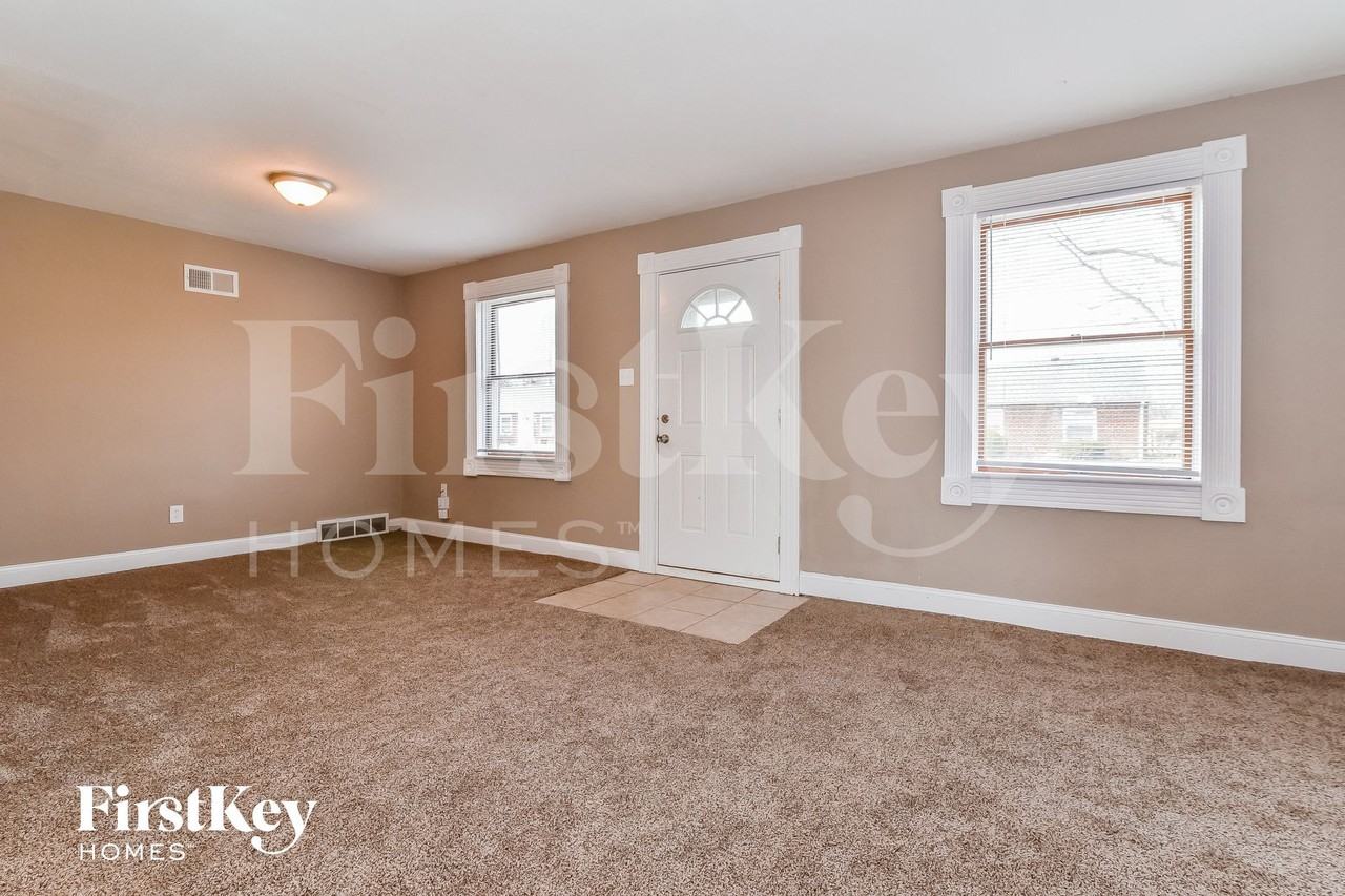 9 Charlotte Dr - Photo 3 of 15