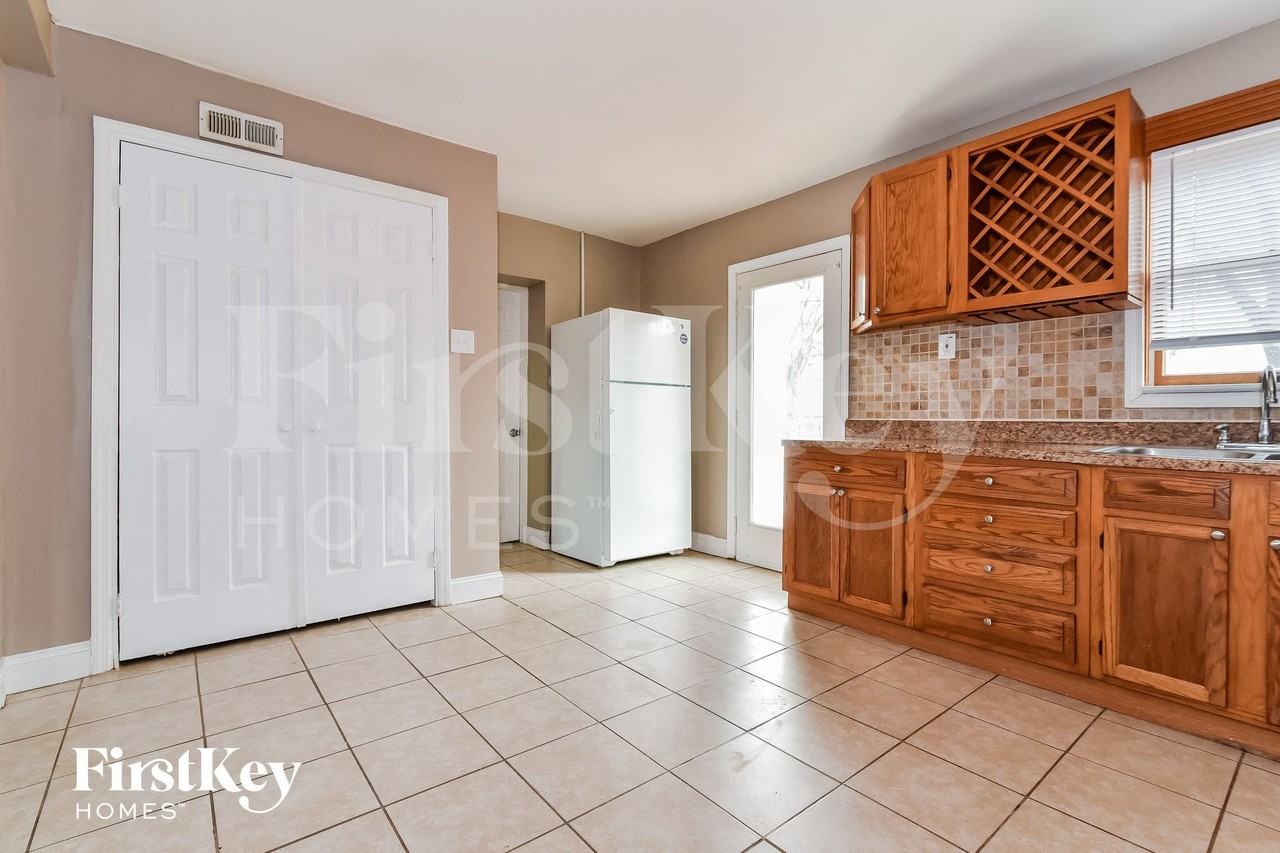 9 Charlotte Dr - Photo 5 of 15