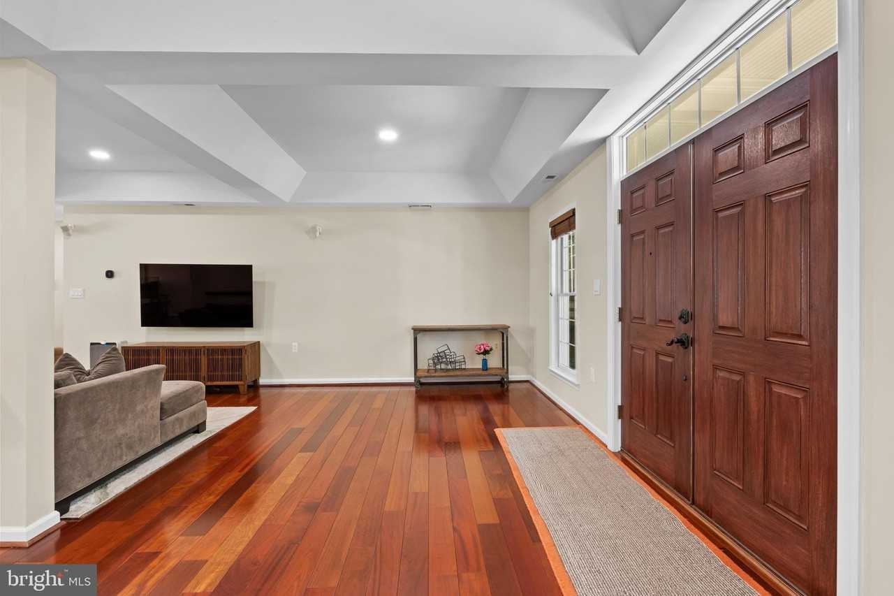 11019 Ring Rd - Photo 4 of 50