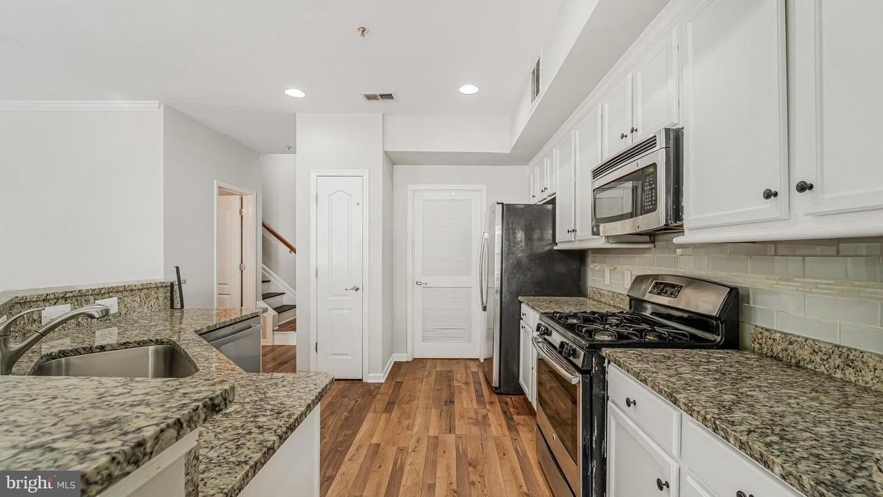 4888 Dane Ridge Cir - Photo 5 of 32