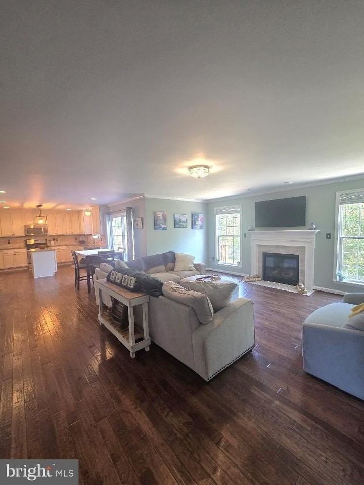 3630 Carolina Ct - Photo 6 of 40
