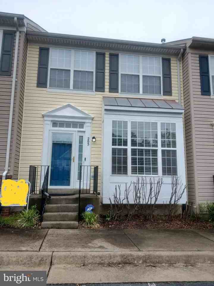 205 Hillside Ct
