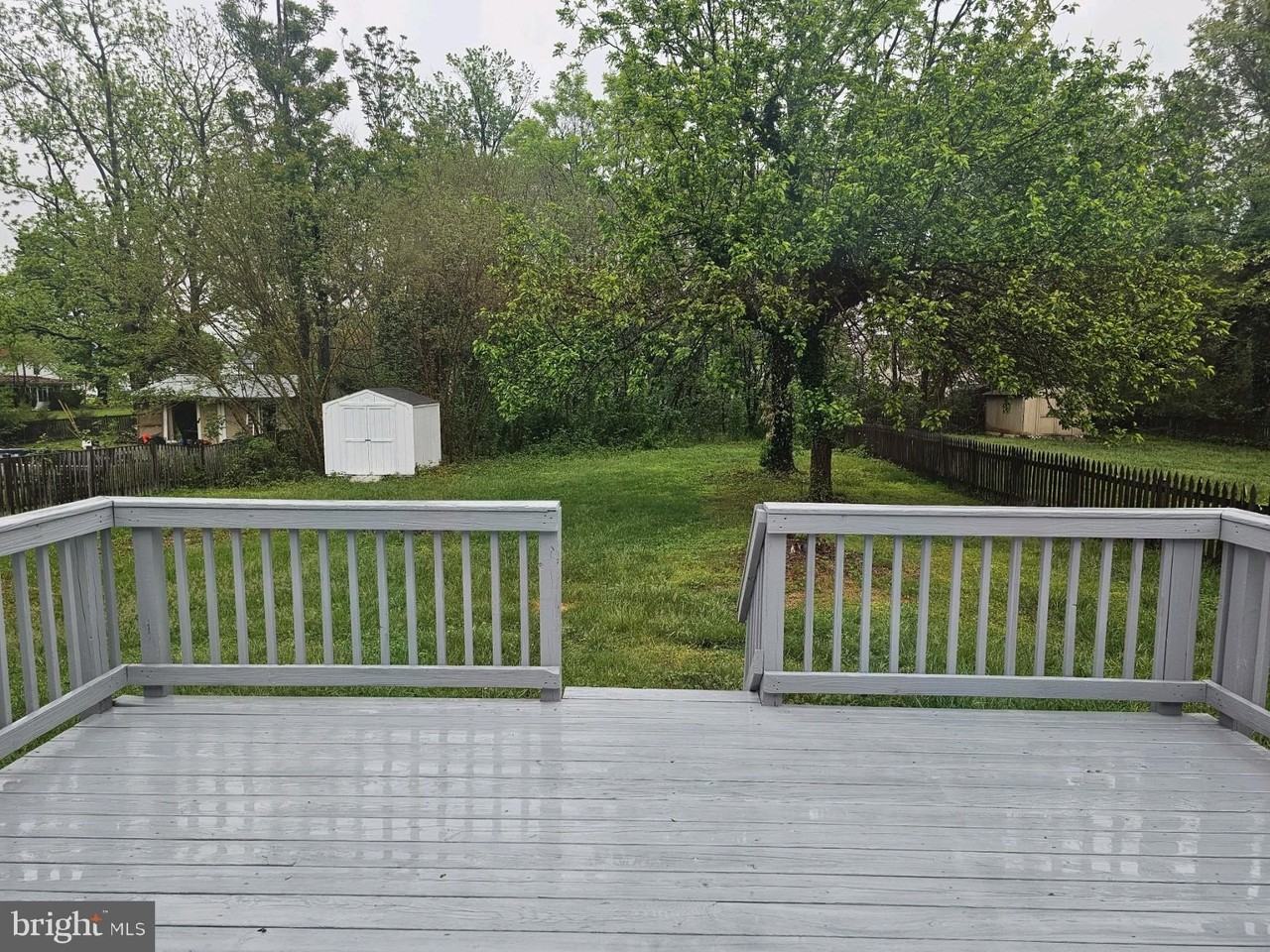 121 Hoyt St - Photo 3 of 13
