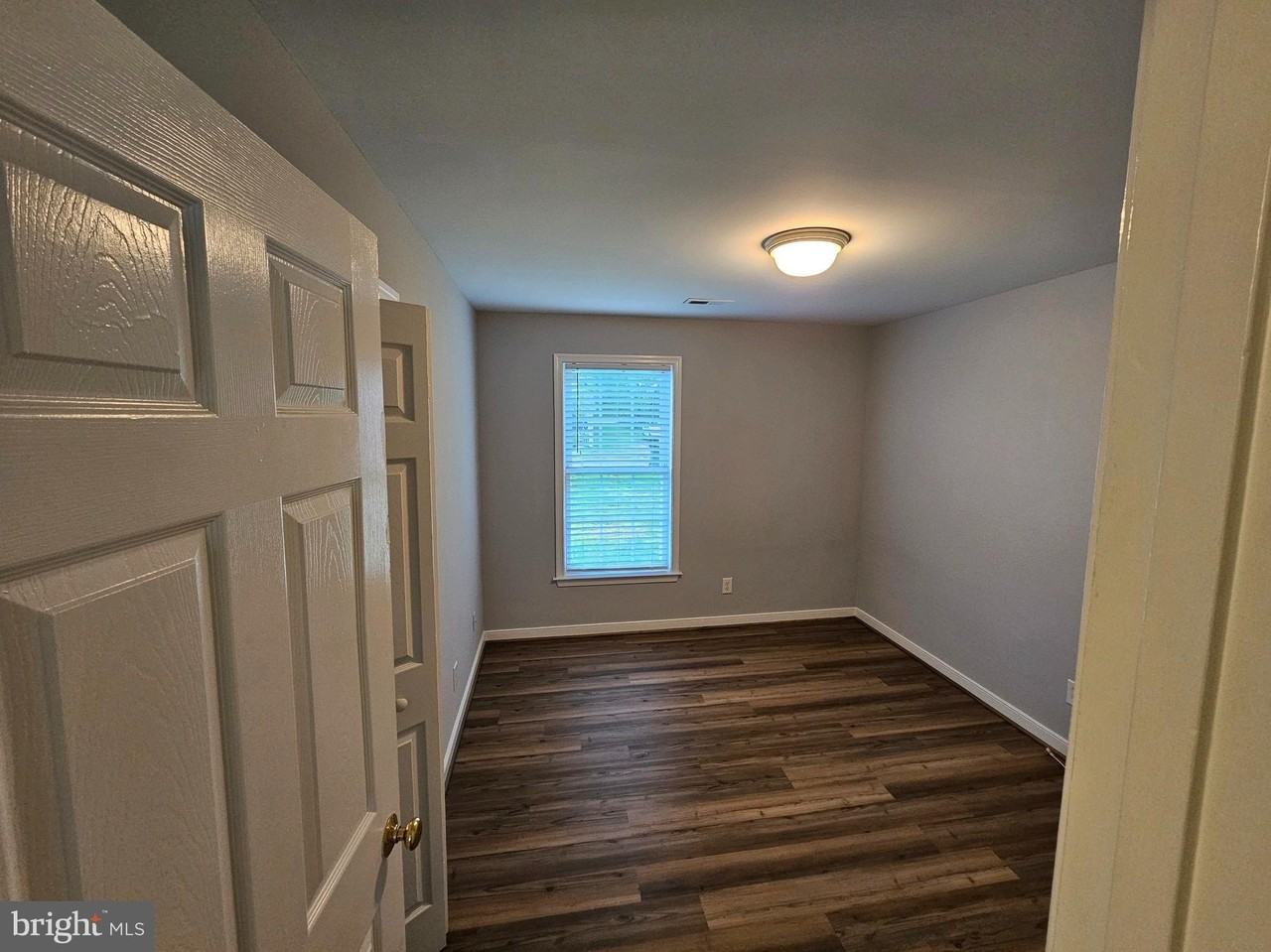 121 Hoyt St - Photo 5 of 13