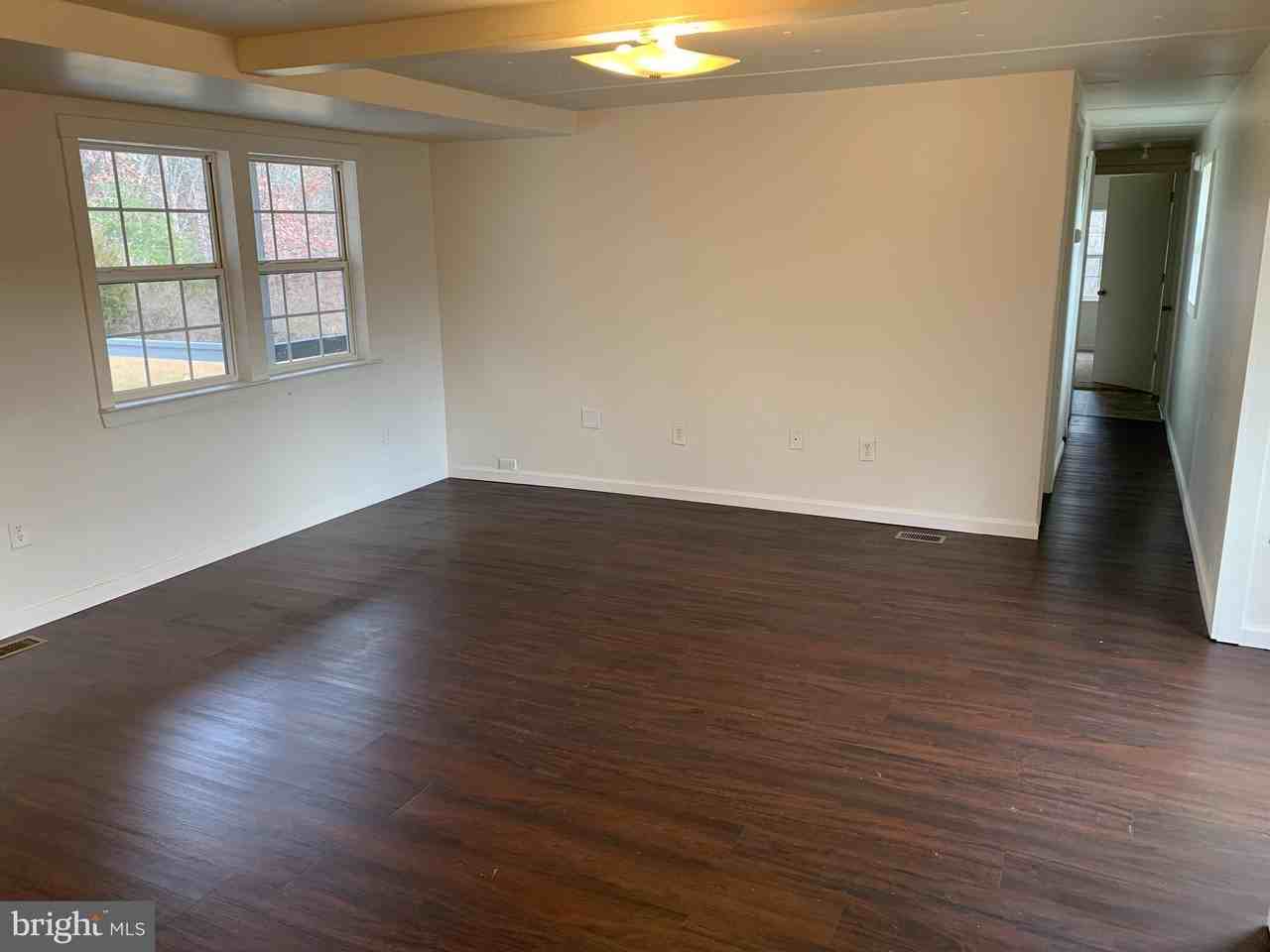 729 Dollar Ln - Photo 2 of 23