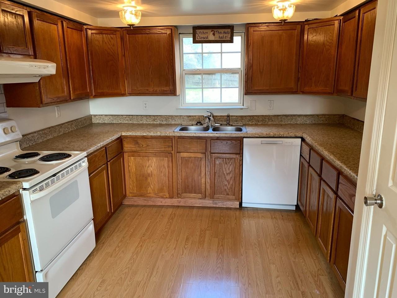 729 Dollar Ln - Photo 3 of 23
