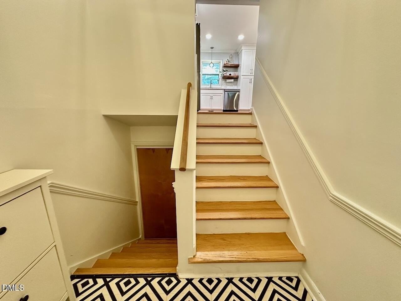 3133 Julian Dr - Photo 3 of 31