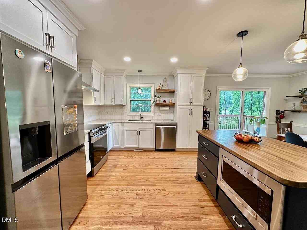 3133 Julian Dr - Photo 4 of 31