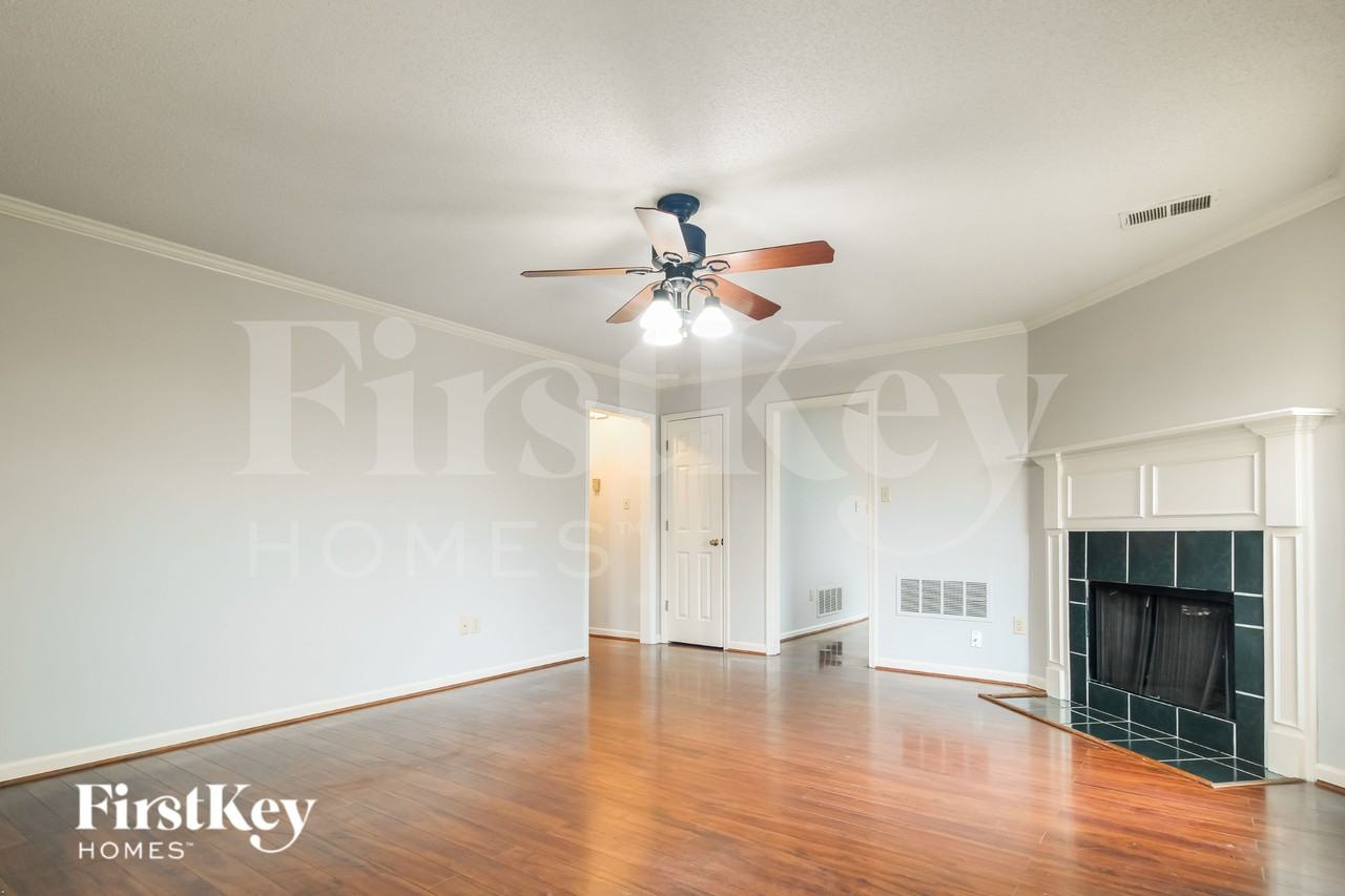 588 N Ericson Rd - Photo 3 of 16