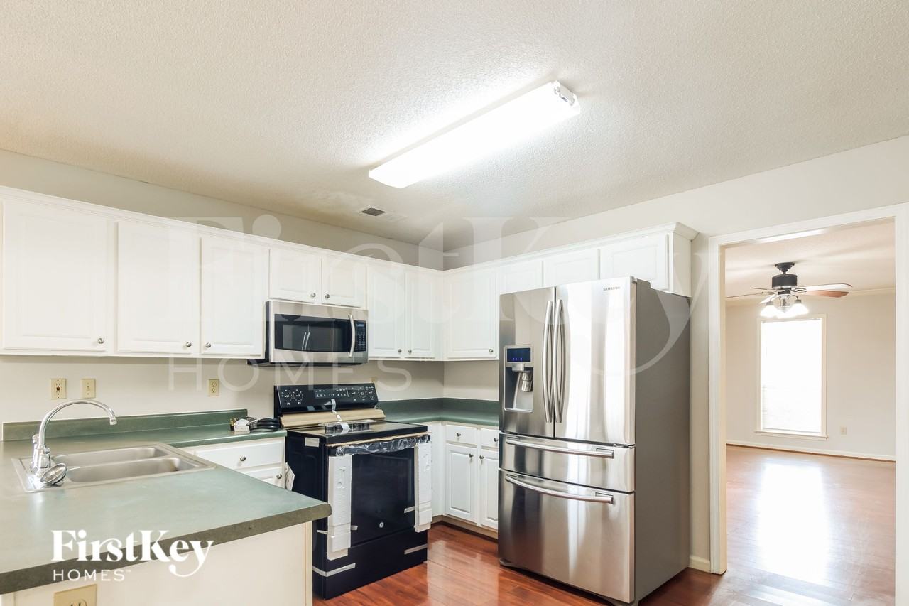 588 N Ericson Rd - Photo 5 of 16