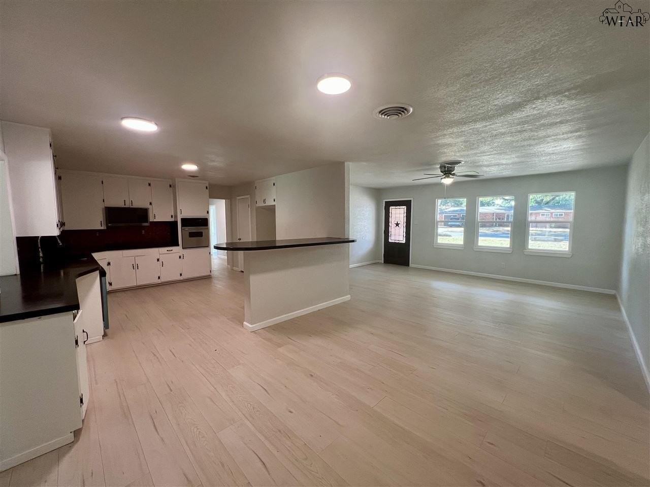 4505 University Ave - Photo 4 of 26