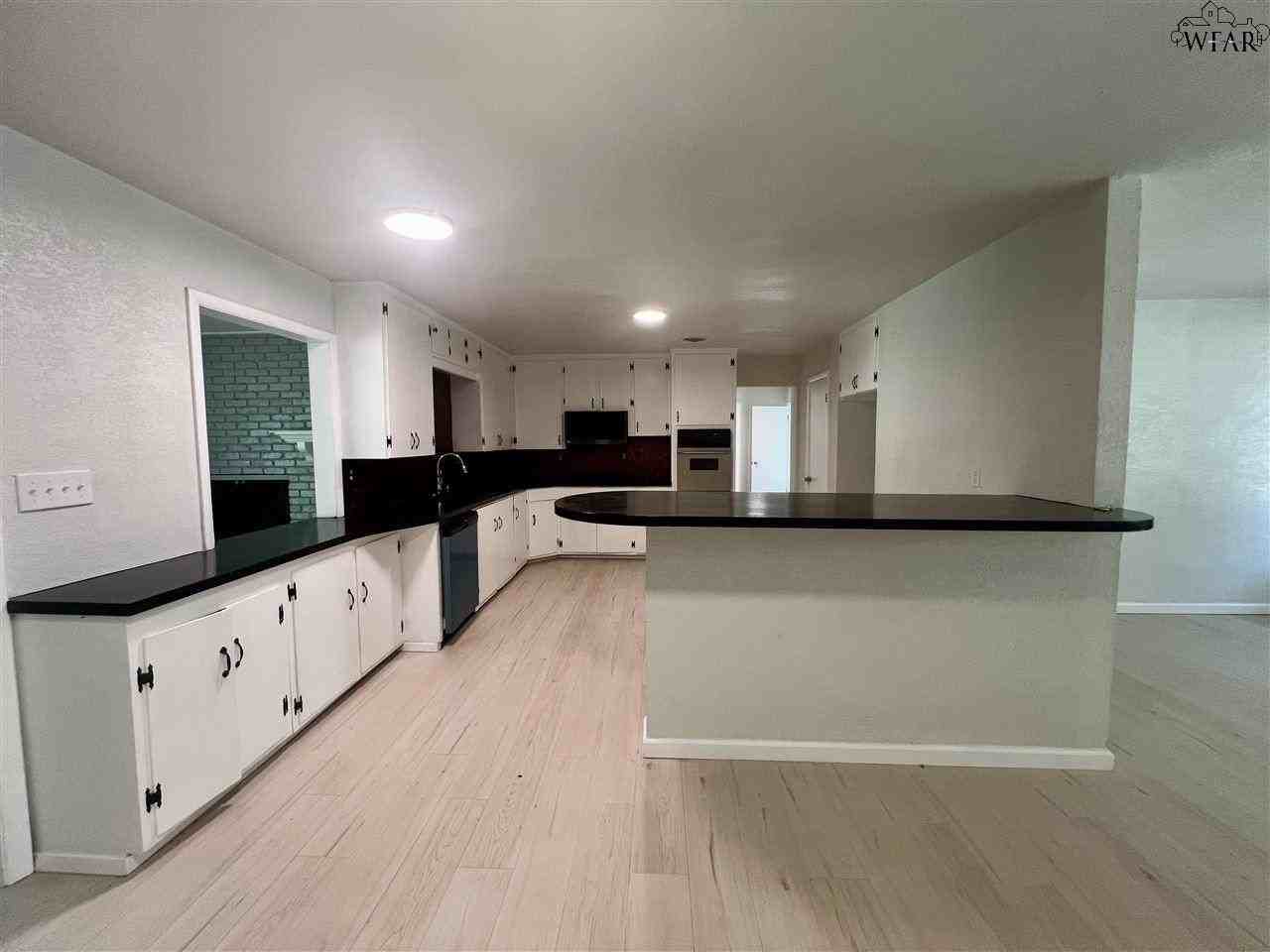 4505 University Ave - Photo 5 of 26