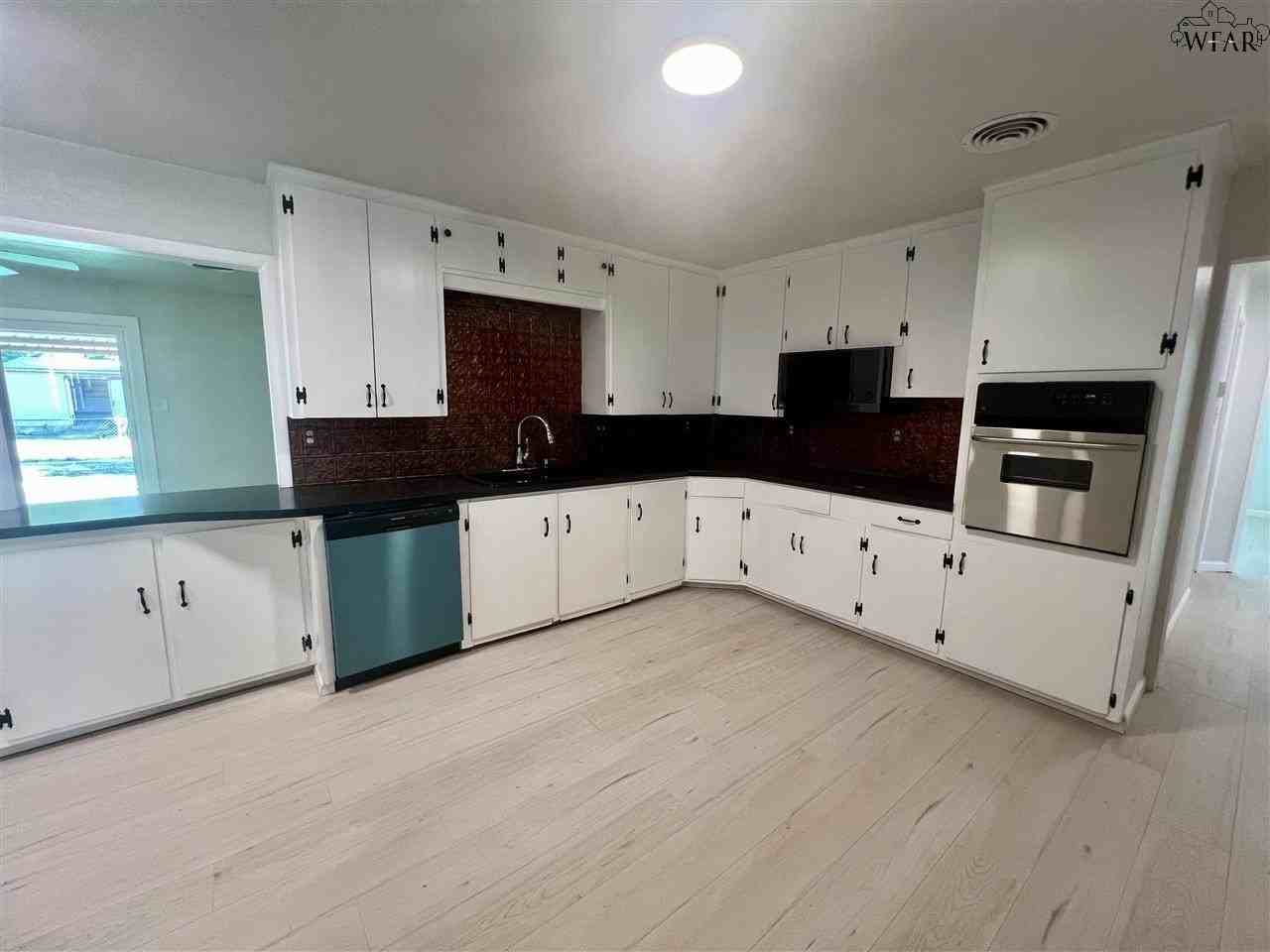 4505 University Ave - Photo 6 of 26