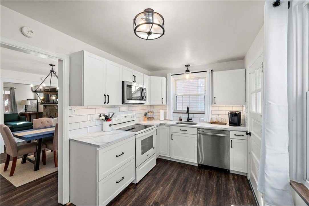 327 Chestnut St - Photo 5 of 9