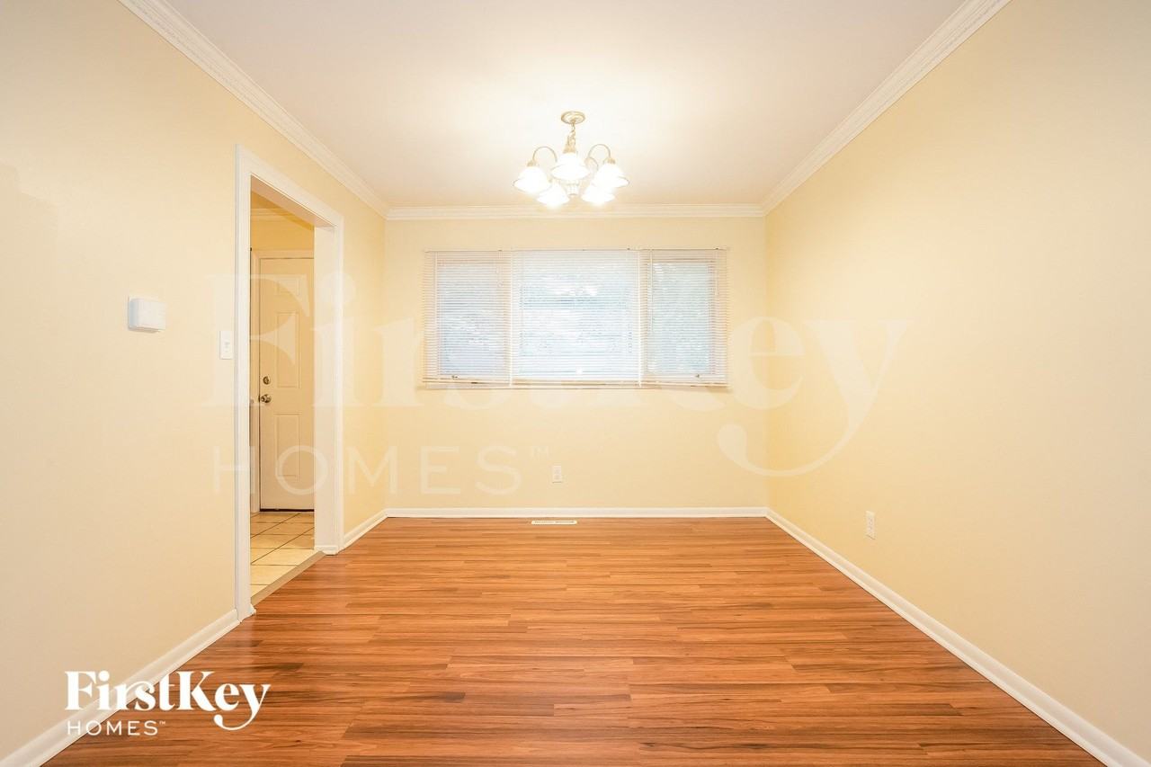 148 Berkshire Dr - Photo 4 of 15