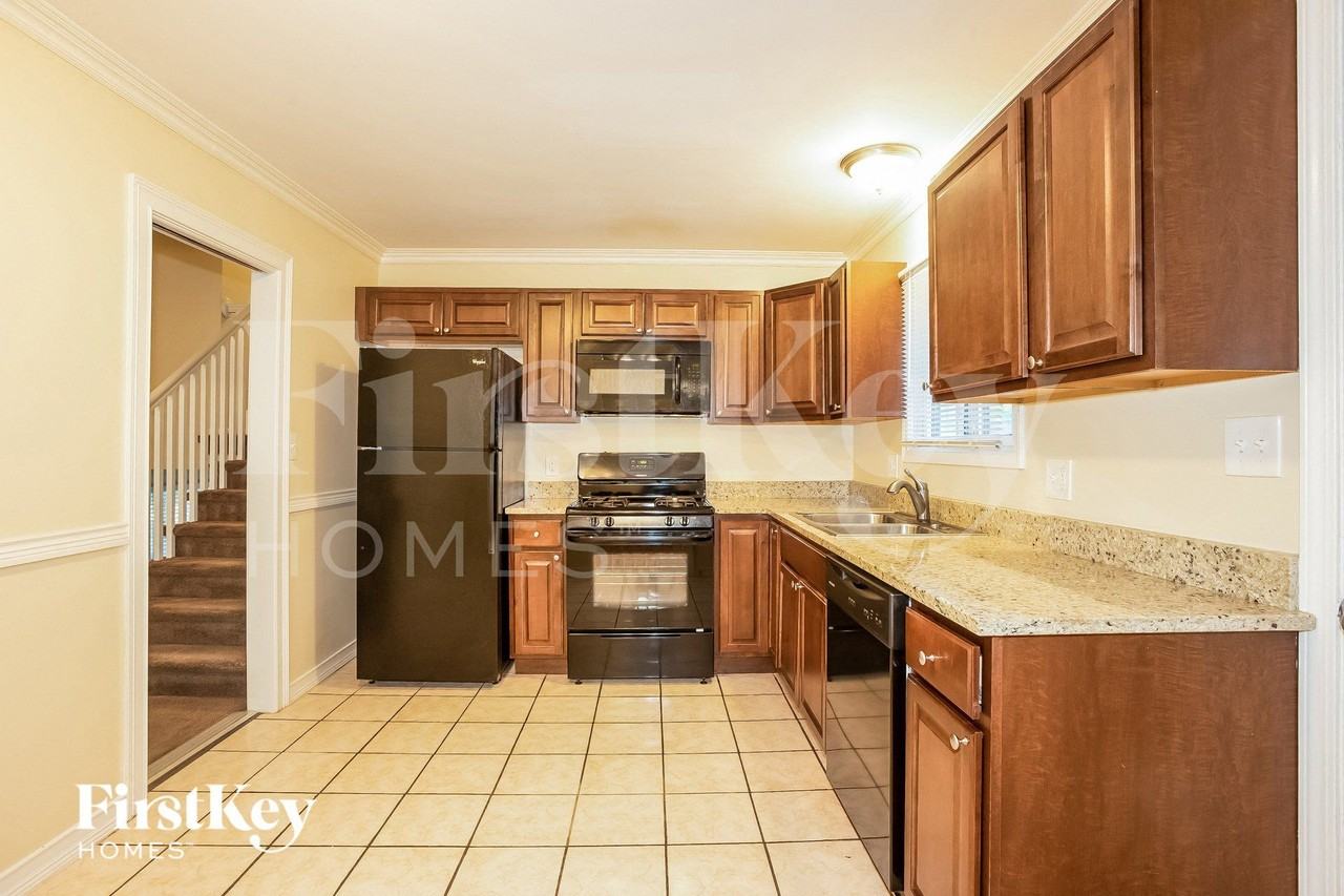 148 Berkshire Dr - Photo 5 of 15