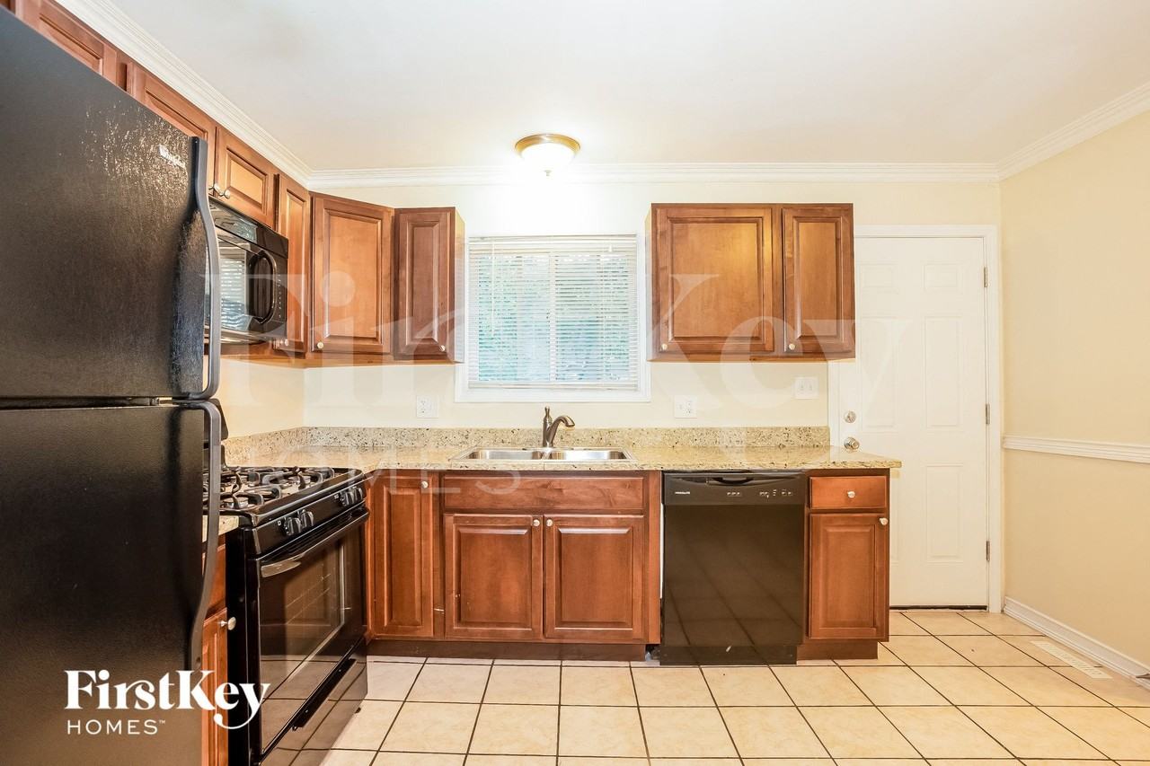 148 Berkshire Dr - Photo 6 of 15