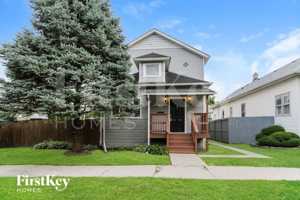 featured image of 146 E 10th St