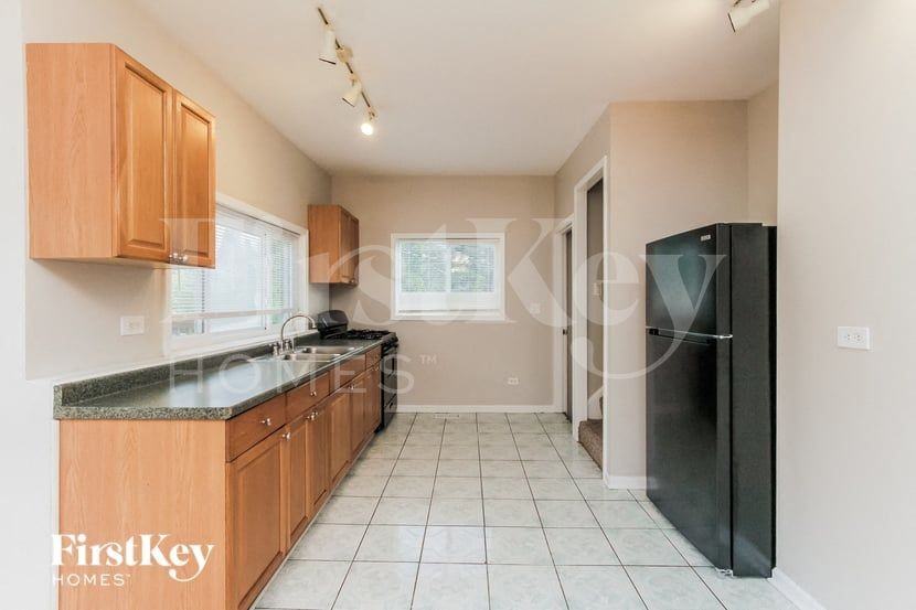 146 E 10th St - Photo 5 of 15