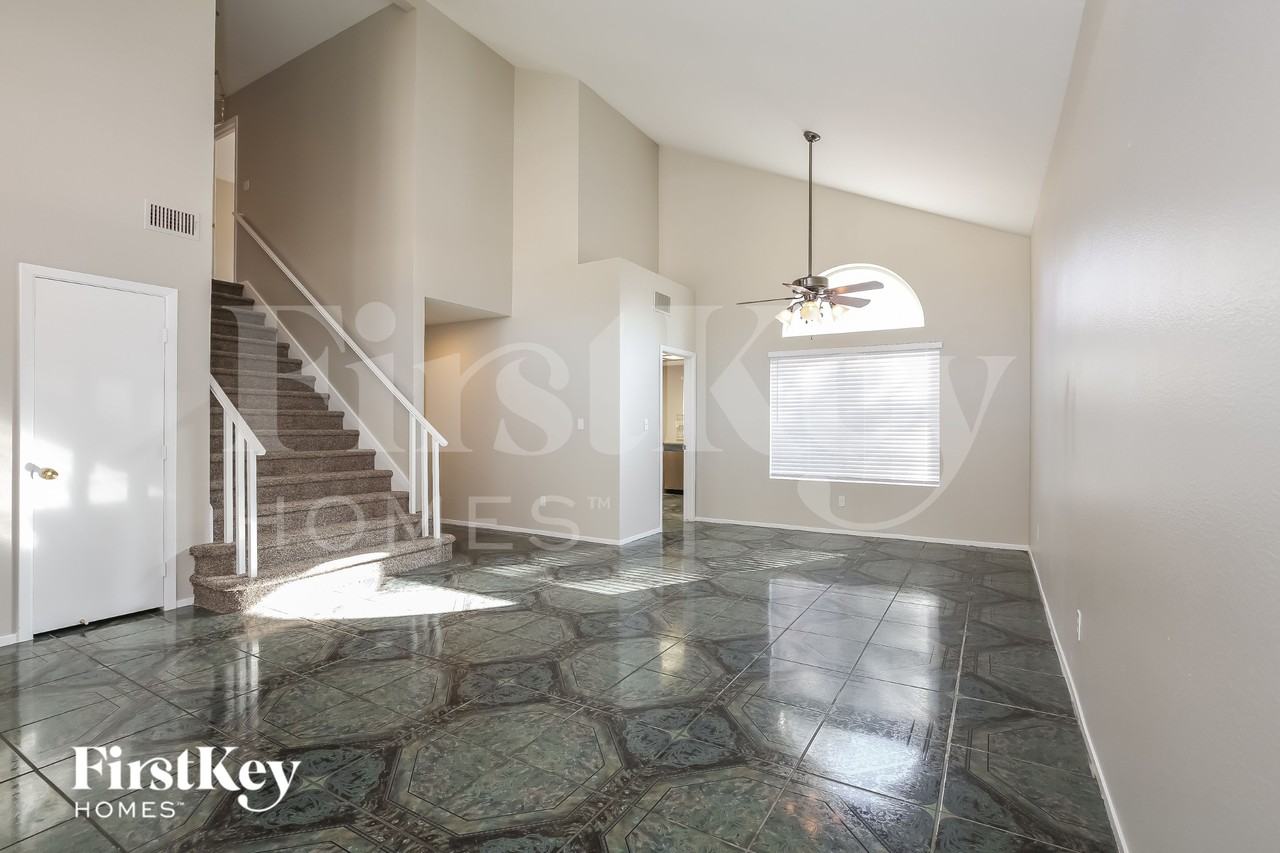 1455 Heather Ridge Rd - Photo 4 of 15