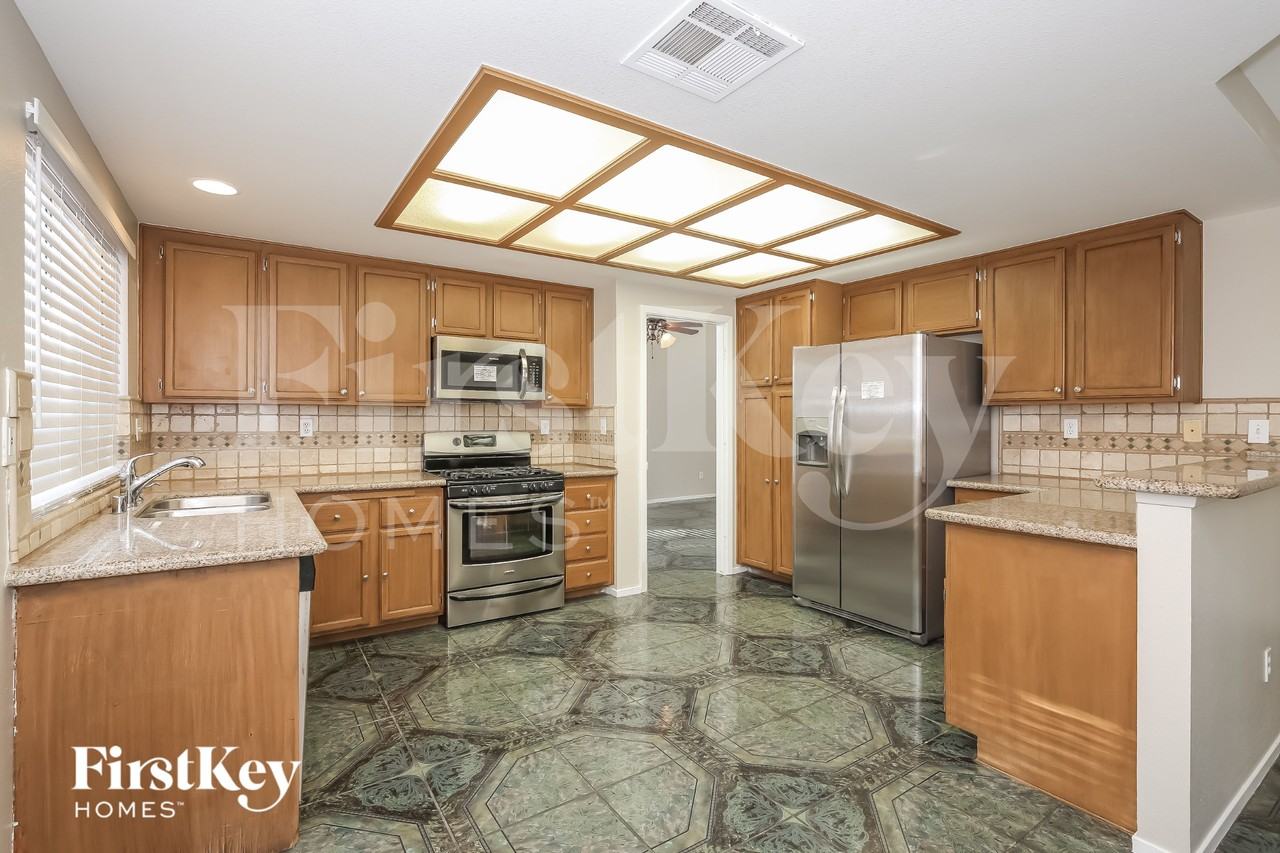 1455 Heather Ridge Rd - Photo 5 of 15