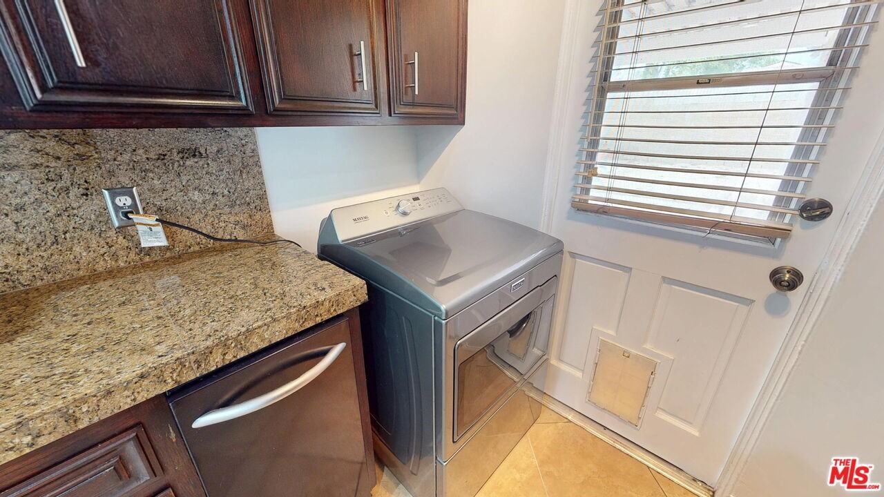 17155 Donmetz St - Photo 3 of 8