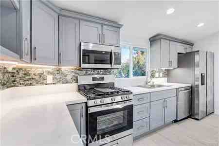 9661 Hayvenhurst Ave - Photo 6 of 8