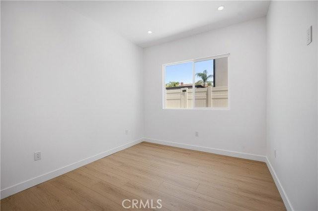 10053 Amestoy Ave - Photo 4 of 8