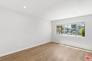 featured image of 13025 Moorpark St #101