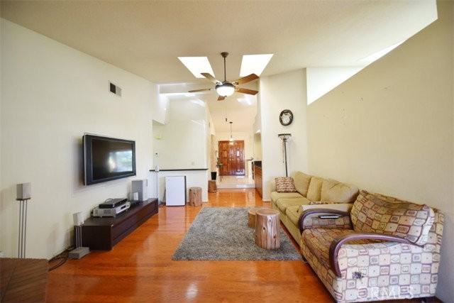 1095 Sunset Bluff Rd - Photo 2 of 8