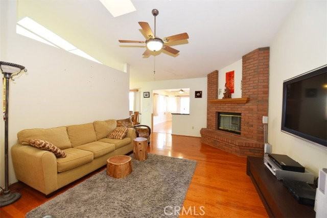 1095 Sunset Bluff Rd - Photo 4 of 8