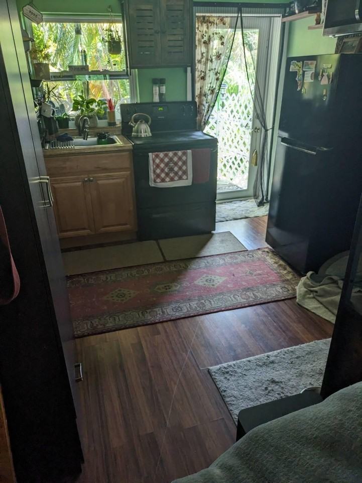 1703 Johnson St #B - Photo 4 of 10